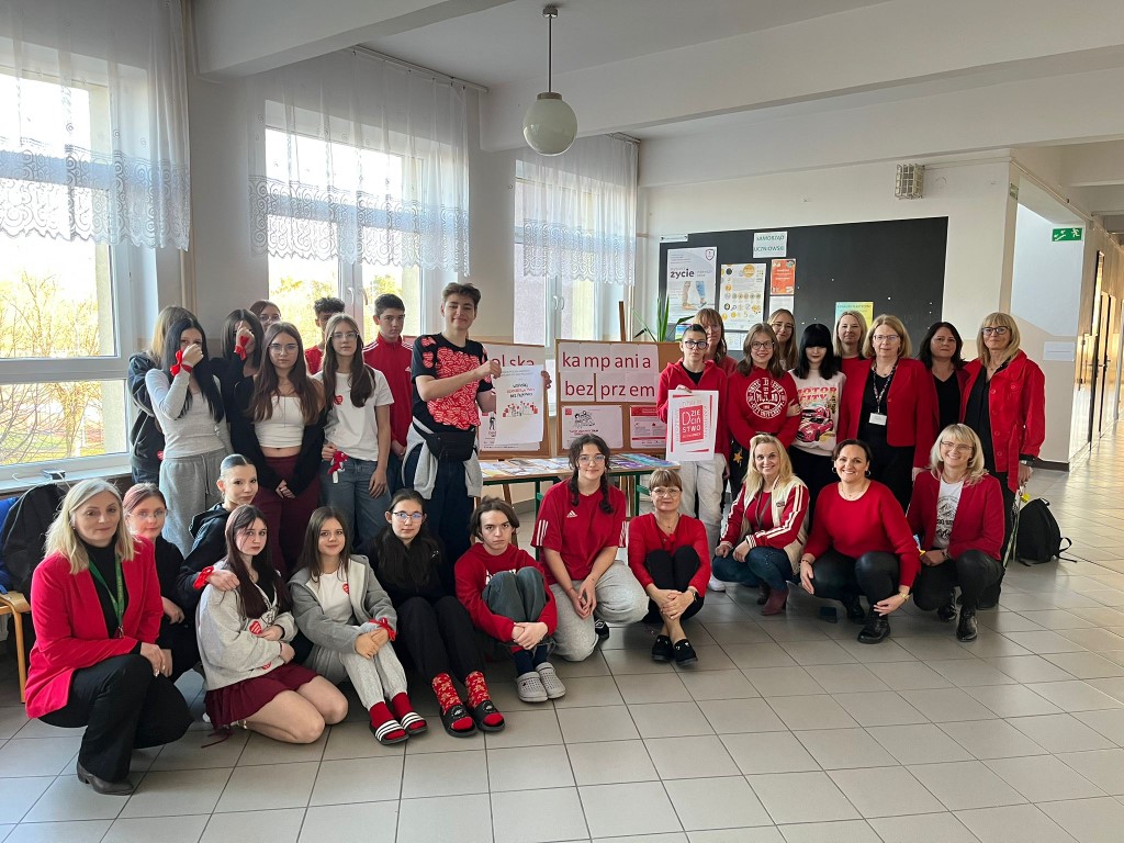 Młodzież z nauczycielami 2