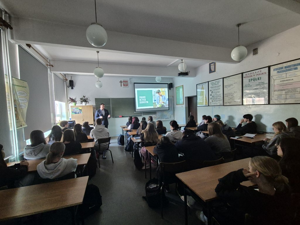 Zgromadzeni na sali podczas wykładu